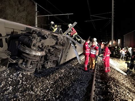 2 Trains Collide Near Vienna Several Injured Daily Sabah