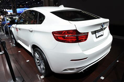 The 2013 bmw x6 carries forward an usual mix of stylistic and design elements. Bmw x6 2013