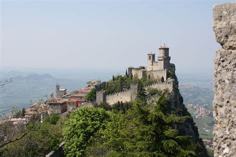San marino ist in 7 ortsteile gegliedert. Stadt San Marino