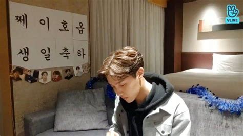 Jul 21, 2019 · halo sobat, dipostingan ini kami akan memberikan informasi populer mengenai tema acara halal bihalal. Cuplikan V LIVE J-Hope BTS buat ARMY Geram, Aksi Sasaeng ...