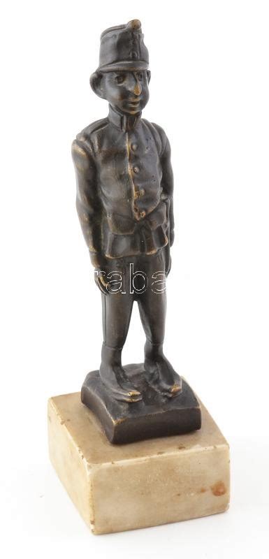 Jelzés nélkül Bronz I világháborús katona szobor mészkő Darabanth Kft