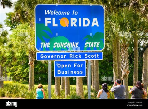 Palm Trees At Roadside Hi Res Stock Photography And Images Alamy