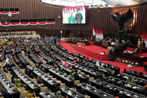 indonesia delays house vote on president s emergency decree