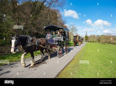 Killarney Ireland April 4th 2016 Tourists Enjoying A Horse And Cart