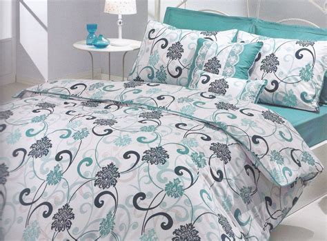 The six bedrooms and bonus room of this beautiful home sleep up to 18 people (k, t&t, t&t, q&q, k, k, ss, ss). Modern Bedroom Interior with Teal White Grey Swirl ...