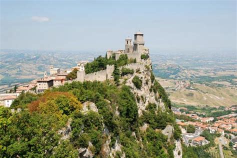 Saint marin est une très petite république de près de 10km de diamètre. Saint Marin, Italie - guide de voyage pour la république ...