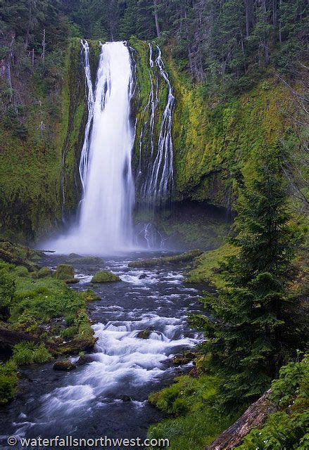 Lemolo Falls On The North Umpqua River Near Diamond Lake Oregon