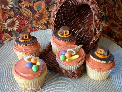 Because thanksgiving isn't just about the pie. Thanksgiving Cupcakes (collection) - Moms & Munchkins