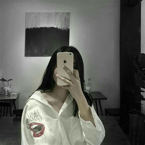 pin oleh riska khalifa di —mirror selfie di 2020 fotografi kreatif fotografi wanita