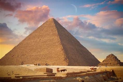 Couple Cause Trouble Online After Posing Naked On Great Pyramid In Egypt See What They Were Doing