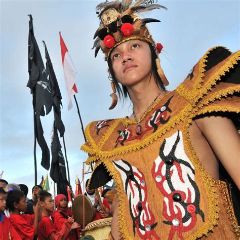 Adat Istiadat Yang Masih Dijalankan Suku Dayak Delinews Tapanuli