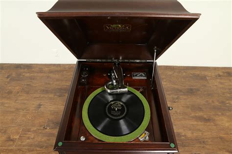 Victor Mahogany Victrola Wind Up Record Player Phonograph Model Vv 80