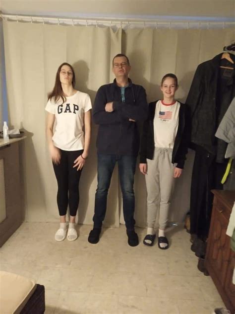 Debate This Man Is Claiming To Be 7 Foot Tall And His Daughters To The