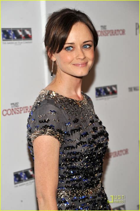 Alexis Bledel Conspirator Nyc Premiere Photo 2534758 Alexis