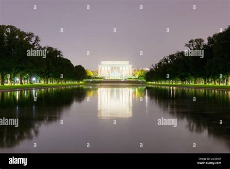 Usa Washington Dc Lincoln Memorial Reflecting In Lincoln Memorial