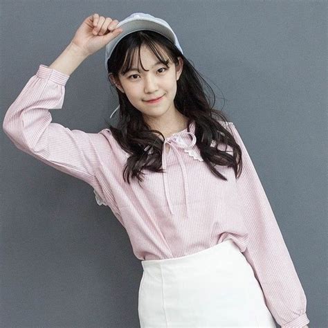 Lee chaeyoung (lead rapper, vocal). Fromis_9 Jiheon di 2019 | Wanita, Idol, dan Bentuk