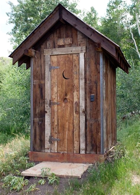 Pin By Bobbie On Outhouses Outhouses Pictures Outdoor Toilet Log