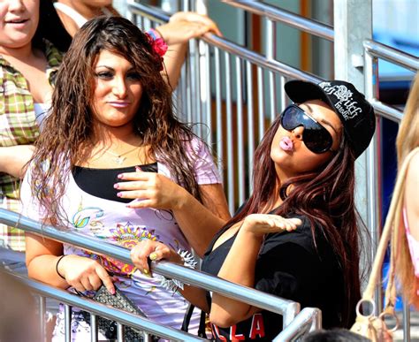 jersey shore the truth about nicole snooki polizzi and deena cortese s friendship