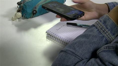 Unesco Sinaliza Riscos Para Uso De Celulares Em Sala De Aula Youtube