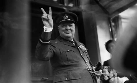 Winston Churchil Pahlawan Kemenangan Inggris Di Perang Dunia II