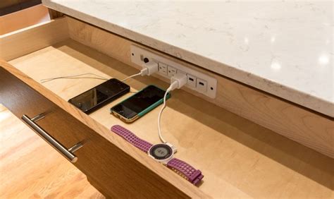 4.7 out of 5 stars. In-drawer charging station | 책상 선정리, 책상