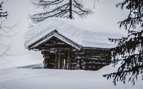 Download Wallpaper 3840x2400 Hut Wooden Snow Snowdrifts Winter 4k