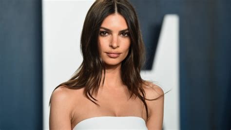 Emily Ratajkowski On Her Most Controversial Look I Still Like That Dress