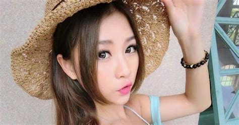A Compilation Of Asian Girls Showing Their Nice Cleavage [14pics]
