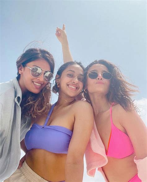Alia Bhatt Was Seen Having Fun In The Pool In The Bitter Cold Fans
