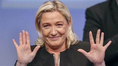 Marine le pen to stand trial for tweeting pictures of isis killings. Diretor do Charlie Hebdo cria livro de banda desenhada ...