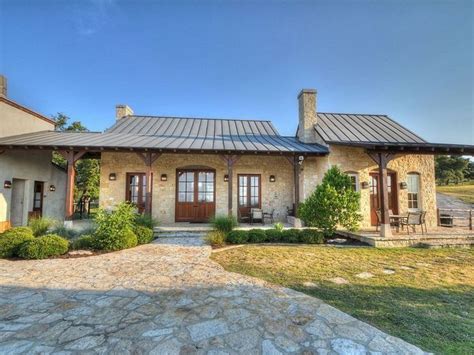 Modern beautiful homes and famous ancient buildings. Pin on Hill Country Farmhouse