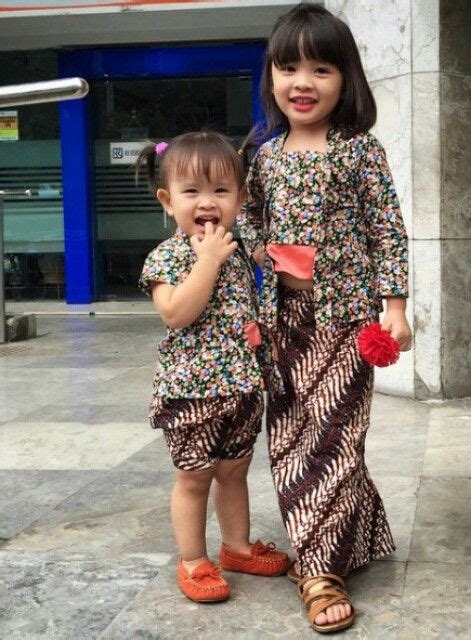 Karakter kain satin yang licin dan glossy juga bisa memunculkan kesan mewah. Gambar Model Kebaya untuk Anak-anak - Kumpulan Model ...