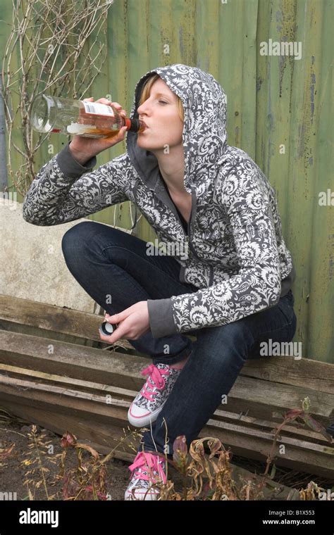 Betrunkene Teenager Mädchen Stockfoto Bild 18399839 Alamy