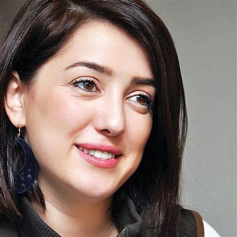 اتخذت الفنانة السورية كندة علوش قراراً صدم جمهورها، حيث أعلنت إنها بصدد أن تعتزل مواقع التواصل الاجتماعي في إجازة مؤقته وستعود قريباً دون أن توضح الأسباب. عقد قران الفنان عمرو يوسف على الفنانة كندة علوش