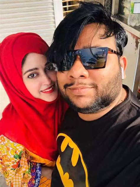 Latest Pictures Of Nadir Ali With His Wife Showbiz Pakistan