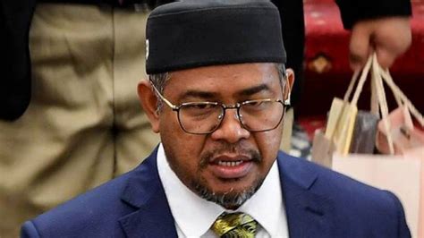 Khairuddin aman razali melalui sekatan jalan raya (sjr) di perasing, kemaman pada 16 mei lalu. Khairuddin urges AG to quickly announce investigation results