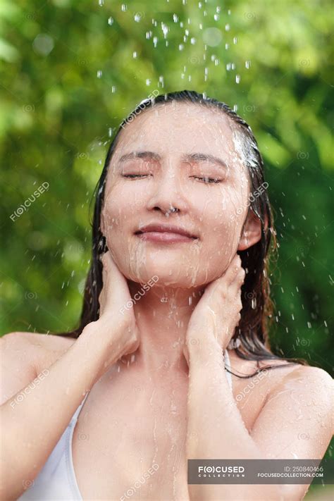 Close Up View Of Beautiful Young Asian Woman Taking Shower With Closed Eyes — Tenderness Young
