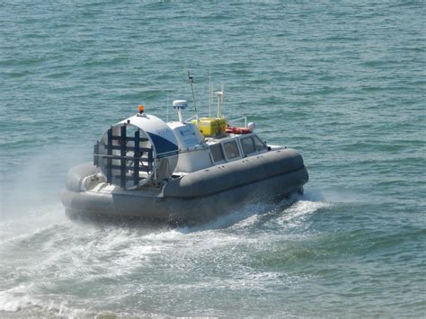 Gh 2126 Tiger 12 Hovercraft Giving Rides In The Solent At Flickr
