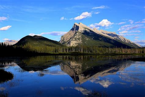 Mount Rundle And Vermillion Lake By Vickie Emms Vermillion Lakes