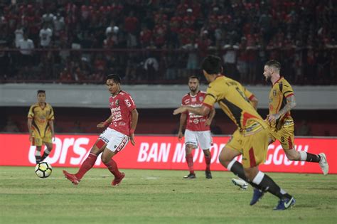 I kadek agung widnyana putra (born june 25, 1998) is an indonesian professional footballer who plays as a attacking or central midfielder for liga 1 club bali united. TENTANG PENAMPILAN KADEK AGUNG WIDNYANA, WIDODO : DIA ...