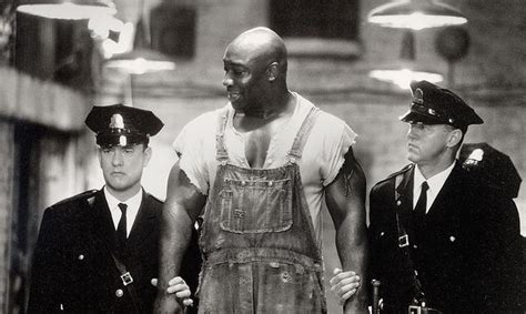 Ma nessuno riesce a decifrare l'enigmatico sguardo di john coffey, un nero gigantesco condannato a morte per aver violentato e ucciso due bambine. John Coffey - Miclael Clarke Duncan - Il Miglio Verde ...