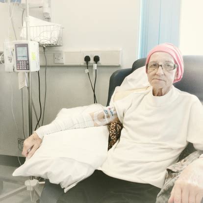 Patients undergoing chemotherapy frequently oftentimes complain about a metal mouth, or a metallic and dry mouth after treatment. Chemotherapy Patient Stock Photo - Download Image Now - iStock