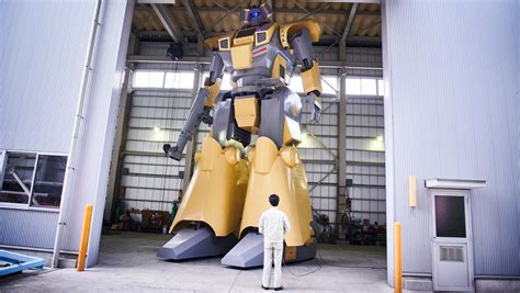 Worlds Largest Humanoid Robot Is Too Tall To Leave Its Warehouse 烙