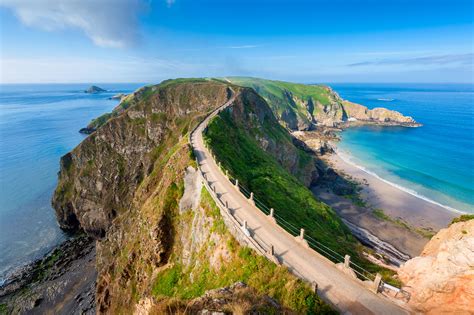 Reservations in great britain can be made online at seatrez (€6) or locally for free. Great Britain (United Kingdom) - Tourist Destinations