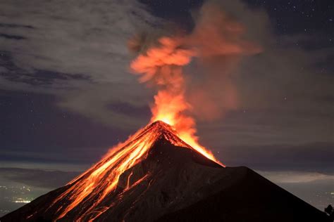 In Video Deadly Fuego Volcano Spews Massive Pyroclastic Avalanche In