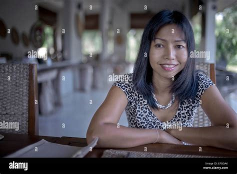 Porträt Einer Wunderschöne Reife Frau In Den 40er Jahren Thailand S E In Asien Asiatische