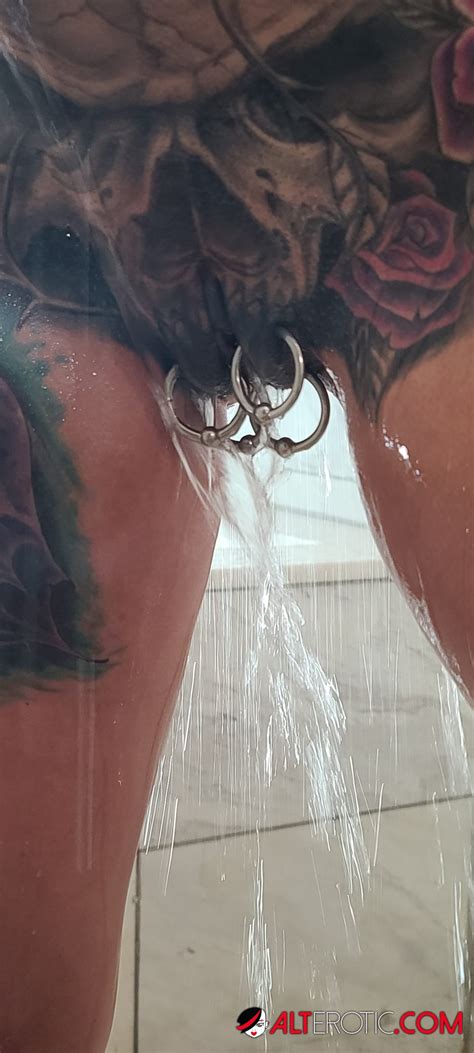 Marie Bossette Reveals Pierced Cunt In The Shower Photos