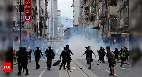 Apple daily routinely criticized chinese and hong kong officials for limiting the city's freedoms not more than 100 people have been arrested under the security legislation, including apple daily. Hong Kong police raid pro-democracy newspaper Apple Daily ...