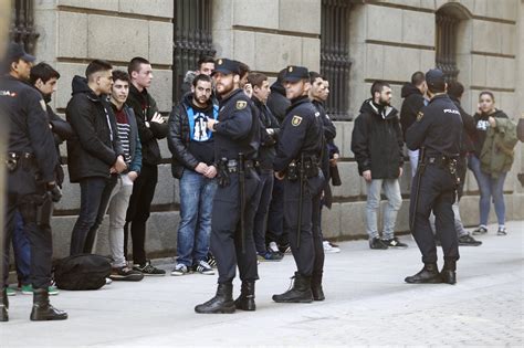 Efectivos De La Uip De La Policia Nacional Espana El Mundo