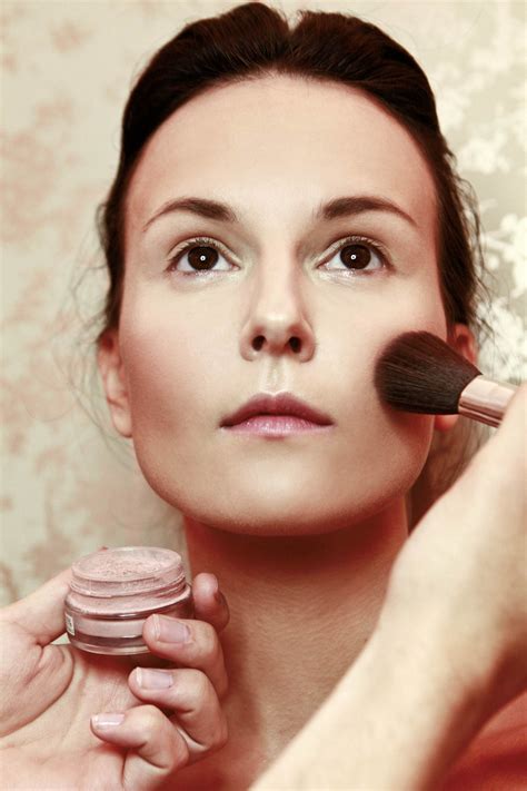 Bronzer should be applied carefully to rounder where do you put blusher and bronzer? Summer Makeup Step 3: Apply blusher to the apple of your ...